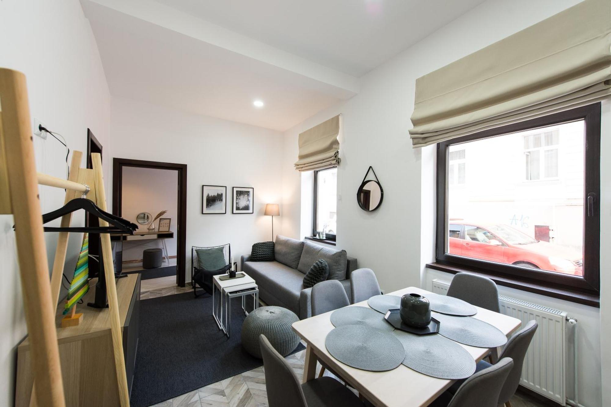 شقة Charming Old Town Flat With Mountain View براشوف المظهر الخارجي الصورة